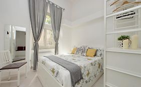 Castro Pretorio Suite -1St Floor Of Historic Mansion With Lift, Comfortable, Baby Friendly, Bike Parking, Most Quiet And Guarded Area In Front Of Officers Headquarters 5 Minutes Walk From Termini Railway & Metro Station - Genuine Guest Care In 4 Lang